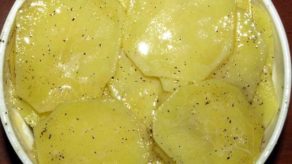 картофель, запеченный с салями