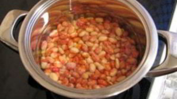 красная фасоль в горшочке