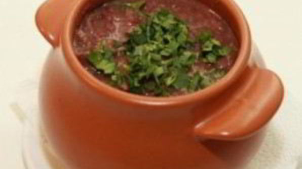 красная фасоль в горшочке