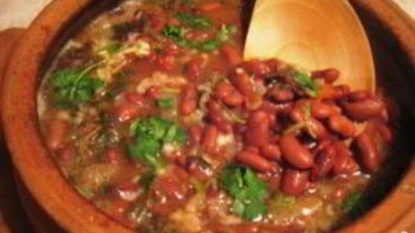 красная фасоль в горшочке