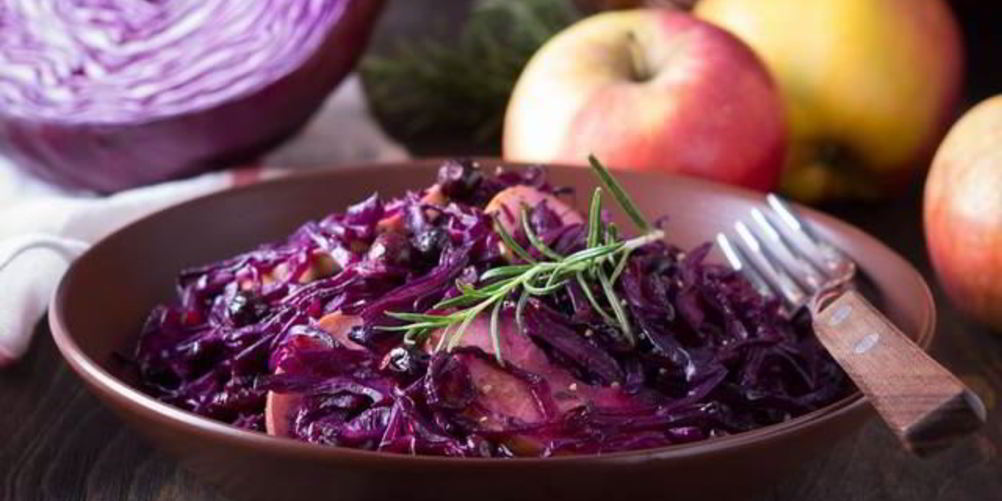 Рецепт красной капусты тушеной с яблоками