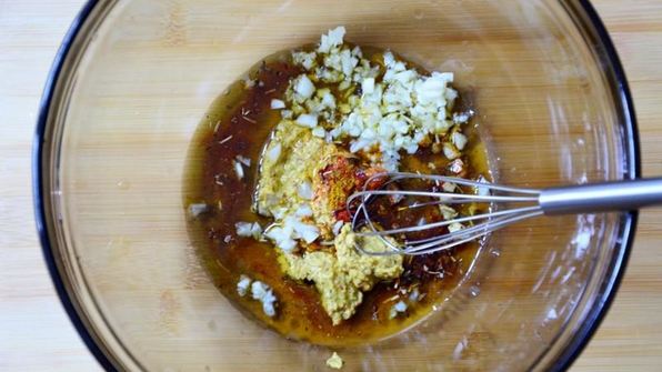 молодой картофель запеченный с травами и чесноком