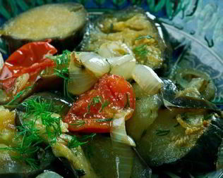 Отварные баклажаны с чесноком и зеленью