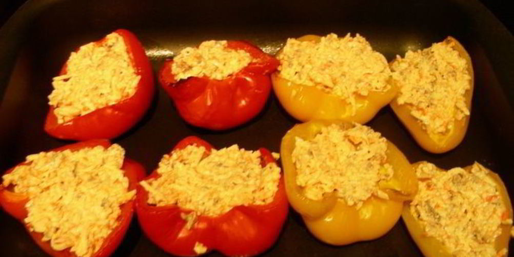 Рецепт перца, фаршированного крабовым мясом с сыром и сметаной