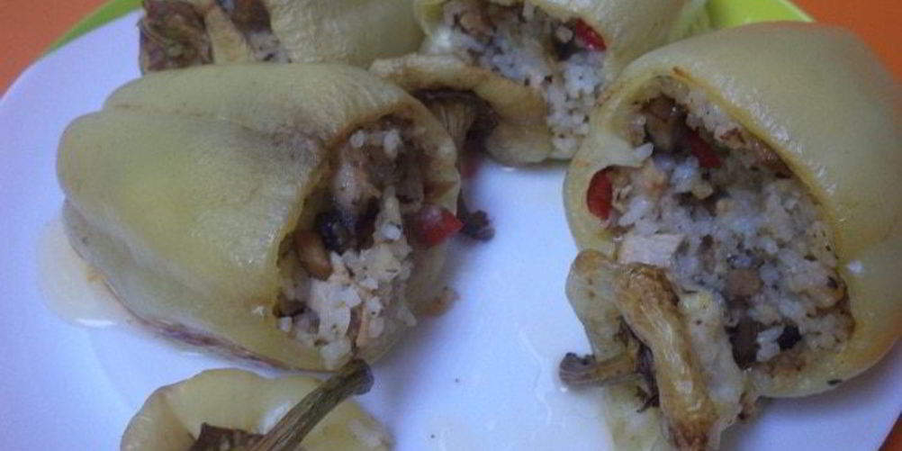 Рецепт перца, фаршированного рисом, курицей и перчиком чили