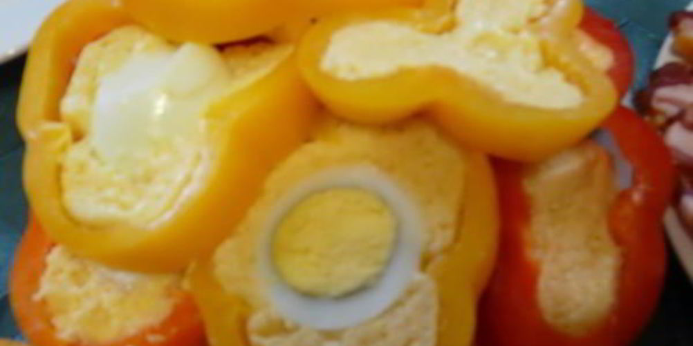 Рецепт перца фаршированного яйцами и сыром