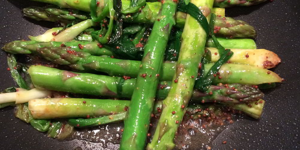 Рецепт спаржи с зеленым луком на гриле