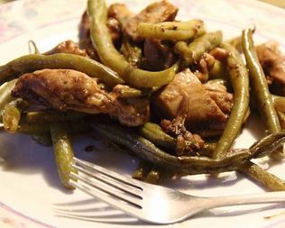 Спаржевая фасоль с курицей