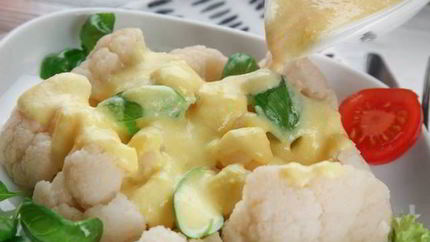 Цветная капуста с беконом и соусом бешамель в мультиварке