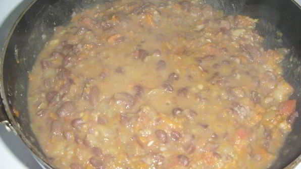 тушеная красная фасоль