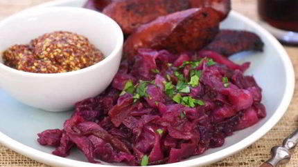 Тушеная красная капуста, кисло-сладкая