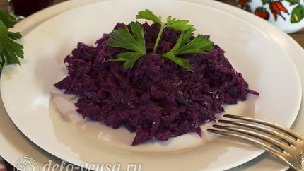Тушеная краснокочанная капуста