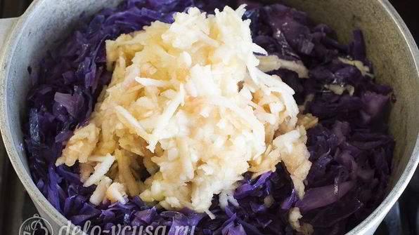 тушеная краснокочанная капуста