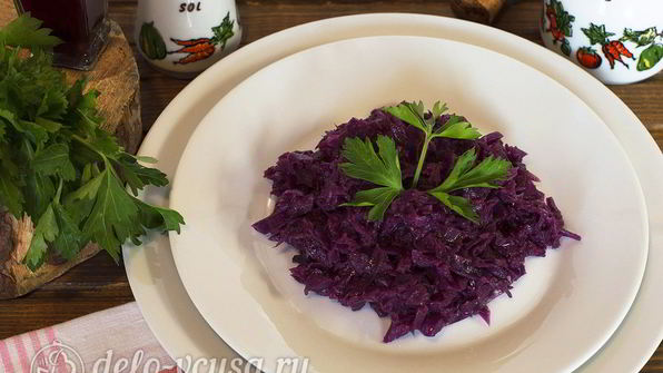 тушеная краснокочанная капуста