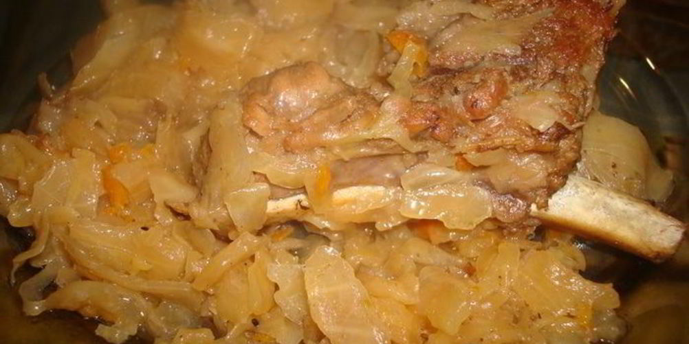 Рецепт тушеной в пиве капусточка с ребрышками