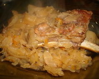 Тушеная в пиве капусточка с ребрышками