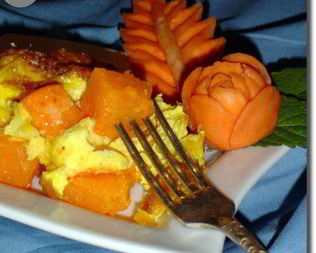 Тыква, запеченная с яйцами в горшочках