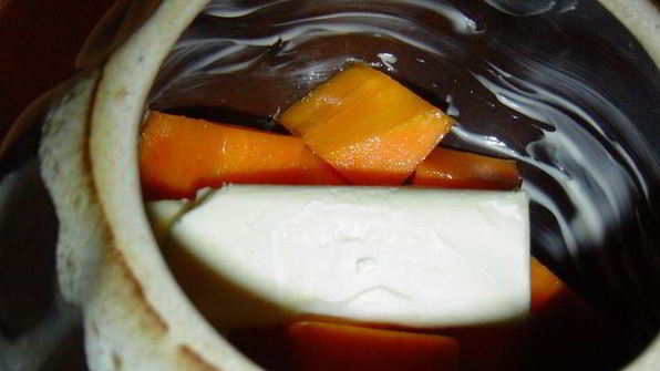 тыква, запеченная с яйцами в горшочках