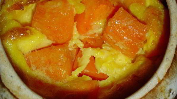 тыква, запеченная с яйцами в горшочках