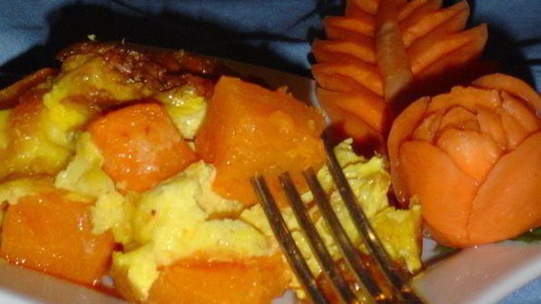 тыква, запеченная с яйцами в горшочках