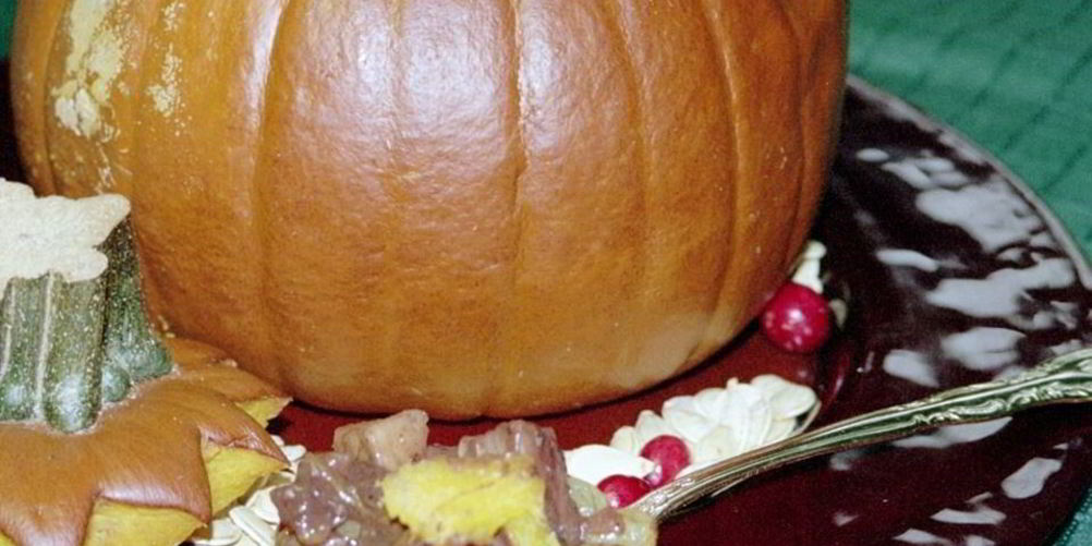 Рецепт запеченной тыквы с фруктами и орехами