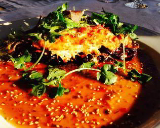 Запеченный баклажан с крабом и устричным соусом