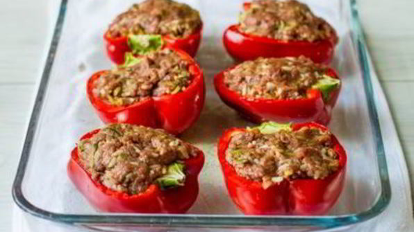 запеченный сладкий перец с мясом и овощами