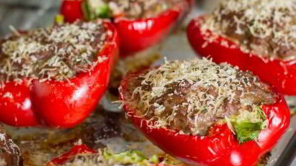 запеченный сладкий перец с мясом и овощами
