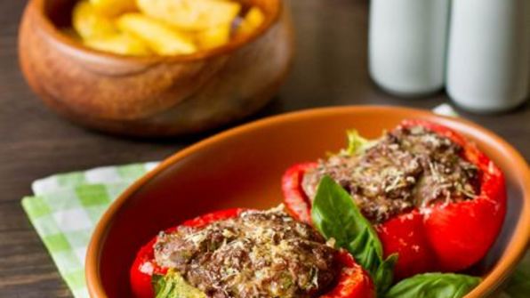 запеченный сладкий перец с мясом и овощами