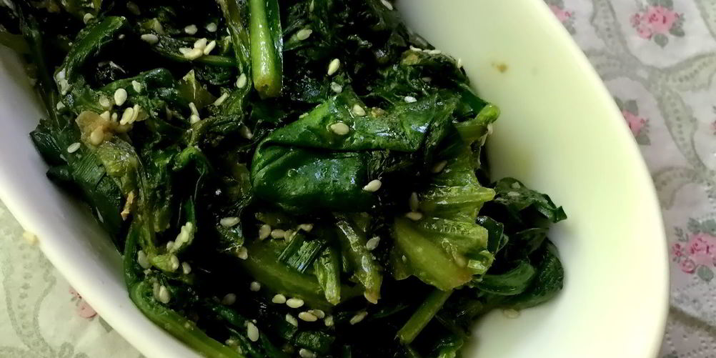 Рецепт жареных салатных листьев с имбирем