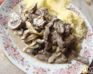 Говяжья печень, тушеная с овощами