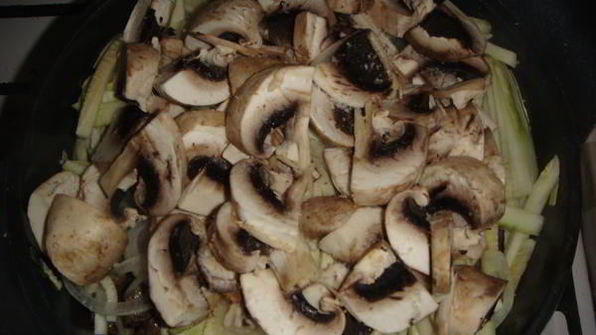 говяжья печень, тушеная с овощами