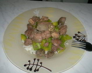 Куриная печень, грудка с кабачком, луком и белым рисом