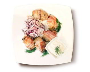 Куриная печень в беконе