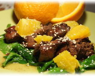 Куриная печень в медовом соусе со шпинатом