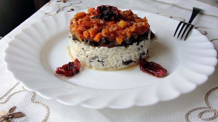 Печень говяжья маринованная в белом вине и прованских травах под томатно-овощным соусом