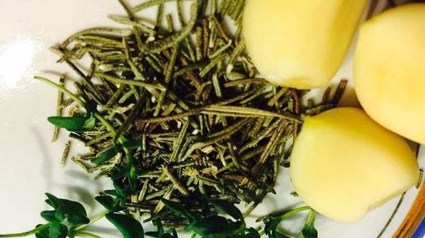 печень куриная с овощами, под ароматными травами