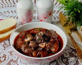 Печень, тушенная с грибами