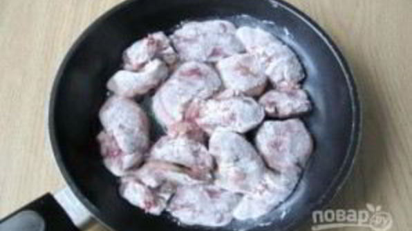 печень, тушенная с грибами