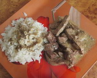 Печень, тушенная в соусе