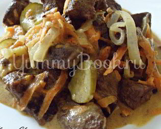 Печень в соусе из соленых огурцов