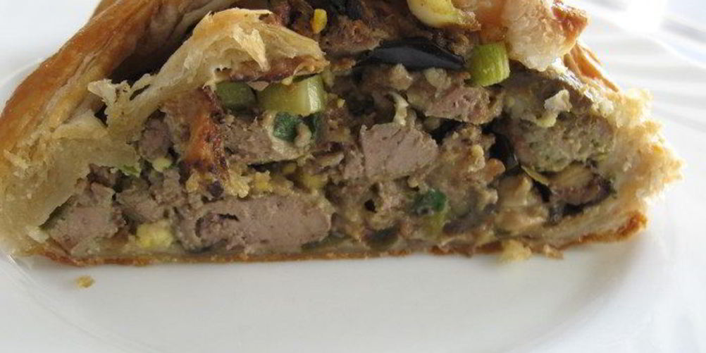 Рецепт плетенки из слоеного теста, с баклажанами и куриной печенью