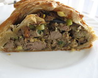 Плетенка из слоеного теста, с баклажанами и куриной печенью