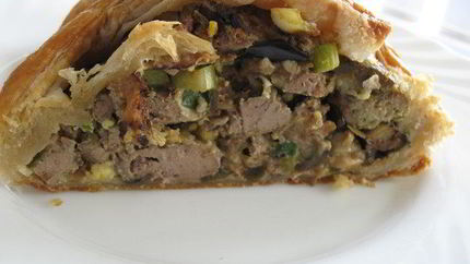 Плетенка из слоеного теста, с баклажанами и куриной печенью