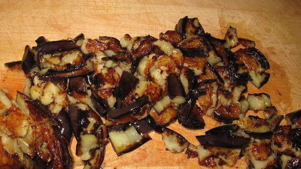 плетенка из слоеного теста, с баклажанами и куриной печенью