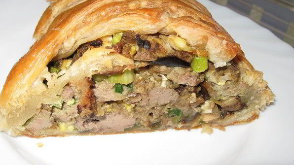 плетенка из слоеного теста, с баклажанами и куриной печенью
