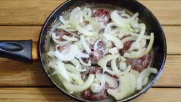 жареная печень с луком