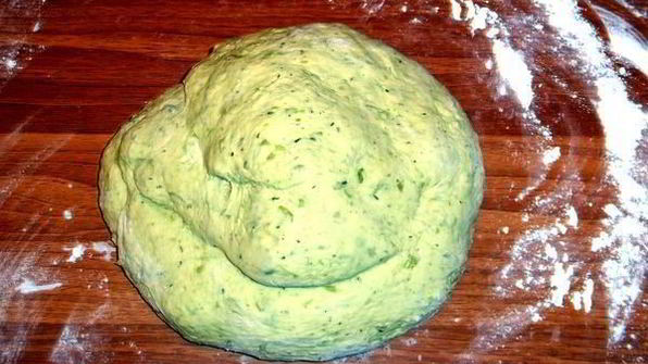 ароматное зеленое пельменное тесто