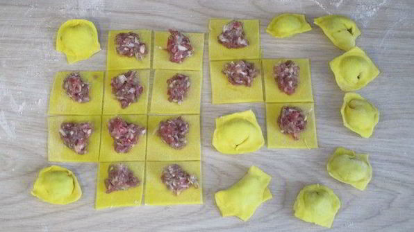 пельмени разноцветные