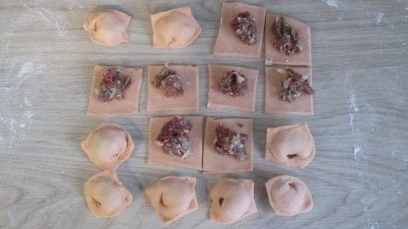 пельмени разноцветные